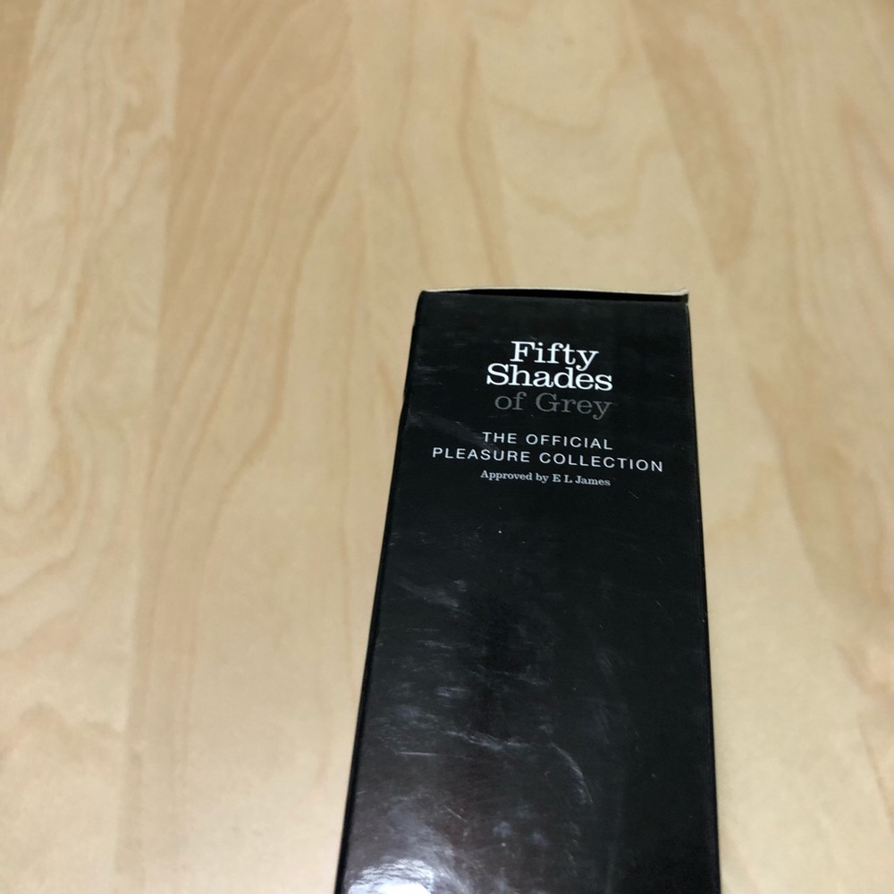 Fifty Shades of Grey Official Pleasure Collection. - Picture 4 of 5